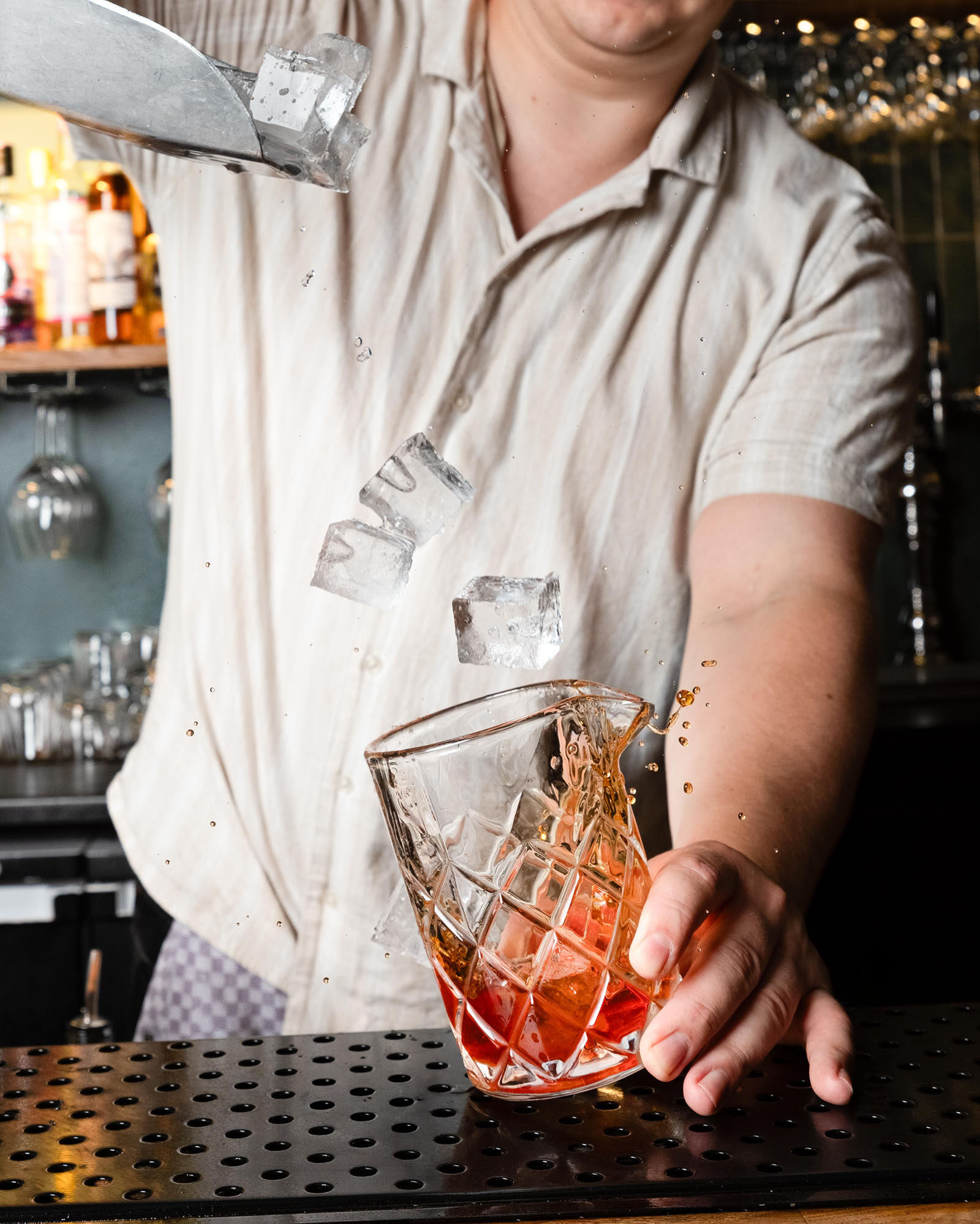 Bar Mate — ruoka- ja juomastailaus, lämmin valo.